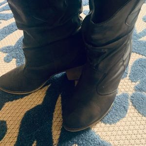 Cute Ankle Black Boots•2”Block Heel•Size 9